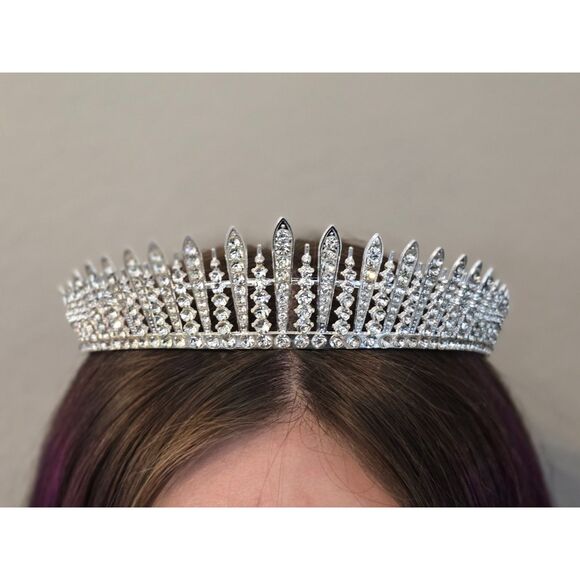Wedding Tiara Simple Sparkly Rhinestones on Silver Tone Metal # 23 - Picture 1 of 2